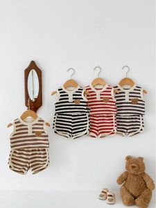 Conjuntos de ropa 2024 Conjunto de ropa sin mangas de verano para bebés, niño, niña, oso, chaleco a rayas, pantalones cortos, traje de 2 piezas, trajes casuales para niños pequeños