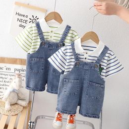 Ensembles de vêtements 2024 Été Enfants Enfant Garçon Haut Et Bas Ensemble Srtiped Chemises À Manches Courtes Denim Salopette Costume Bébé Tenue