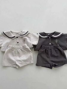 Kledingsets 2024 Zomer nieuwe baby korte mouwen kledingset babyjongens en meisjes casual shorts set kleuterschool marineblauwe halslijn geometrisch patroon setl240513