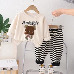 Kledingsets 2024 Peuter Spring-outfits voor Kids Boys and Girls Cartoon Letter Gedrukte T-shirts met lange mouwen Pants Childrens Set