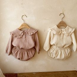 Kledingsets 2 stgeborene babymeisjes kleding biologische katoenen gegolfde kraag raapje lange mouw shirt top broodbroek Koreaanse casual kleding 230418