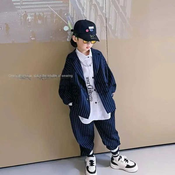 Ensembles de vêtements 3-12 ans Adolescent Garçons Blazer Costume 2023 Printemps Automne Enfants Bleu Marine Beau Britannique Rayé Jeune Veste + Pantalon 2pcs Ensemble J231020