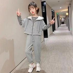 Ensembles de vêtements 3pcs Set Spring and Automne Active Kids Clothes Girl Girl Solid Vest Top Long Manche Sweet Sweet Sweat Turnits 5 7 9 11 13 Y