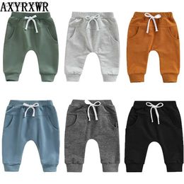 Ensembles de vêtements 6 couleurs printemps automne enfant en bas âge nouveau-né bébé garçons fille pantalon solide poche à cordon pantalons longs Pantalon pour bébé vêtements L231202