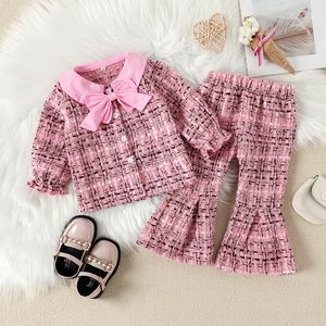 Kledingsets 6m 4t Baby Girl Ladies Pink Xiaoxiang Style Bow Top met bell -bodembroek Tweedelige set geschikt voor herfst en winterkleding 230815