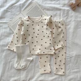 Ensembles de vêtements 7215 bébé ensemble costume à la maison 2024 automne et hiver amour imprimé fille t-shirt pantalon bas deux pièces