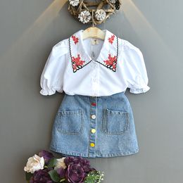 Completi di abbigliamento Arrivo Vestito di moda per ragazze Top a maniche corte Gonna di jeans Set di 2 pezzi Abbigliamento per bambini 230808