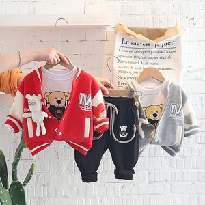 Ensembles de vêtements Automne Bébé Garçon Fille Vêtements Ours Applique Vestes À Manches Longues Dessin Animé T-shirt Hauts Pantalons Automne Hiver Tenues 3pcs 230919