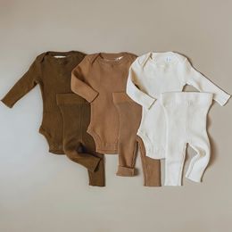 Kledingsets herfst Babykleding Sets geboren jongens Girls Massief geribbeld Bodysuits -langdurige broek Teuter Katoen Casual Huiskleding Outfits 230313