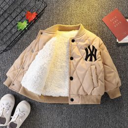 Ensembles de vêtements Automne Hiver Bébé Garçons Épaissi Veste En Peluche Manteaux Vêtements De Baseball Enfant Mode Chaud Polaire Coton Rembourré Vêtements D'extérieur 231124