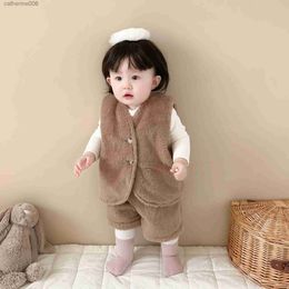 Ensembles de vêtements Automne hiver bébé filles 3 pièces ensemble de vêtements coton solide chemise à fond rembourré oreilles de lapin gilet shorts costume enfant en bas âge filles tenuesL231202