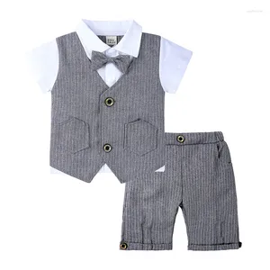 Ensembles de vêtements Bébé 2 pièces Costumes Angleterre Style Garçons Vêtements d'été Garçon Shorts Bowtie Gilet Chemises Stripe Pantalon Enfant Tuxedo Outwear