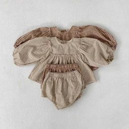 Ensembles de vêtements pour bébé et petite fille réglée 100% de chemises en coton et de shorts PP appropriés pour les enfants et les vêtements pour bébé2405