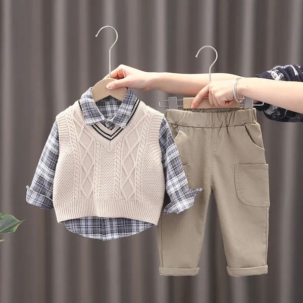Conjuntos de ropa Baby Boy Ropa de diseñador para niños Suéter sin mangas de punto Chaleco + Camisas a cuadros + Pantalones Chándales Conjuntos para niños pequeños Trajes 230927