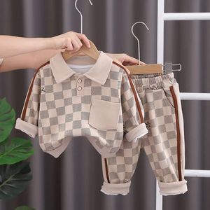 Ensembles de vêtements Baby Boy Designer Vêtements Printemps Automne Plaid Col rabattu T-shirts Tops et pantalons Garçons Survêtements Tenue de Noël pour enfants 230927