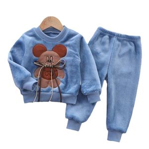 Kledingsets Babyjongensmeisjeskleding Pyjamaset Dik Flanel Fleece Peuter Kind Warm Catoon Beer Nachtkleding Kinderen Thuispak HerfstWinter 230908