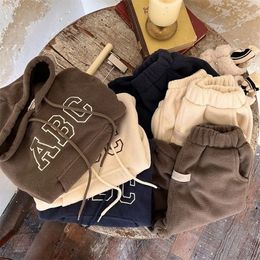 Kledingsets Baby Jongen Meisje Kledingset Met Capuchon + Broek 2 Stuks Baby Peuter Kind Warme Fleece Thuispak Winter Lente 1-10Y 230927