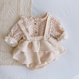 Kledingsets Baby Girl 2pcs Kleding Lange mouwen Shirts Suspender Rok Geboren zomer Autumn Outfit Set Infant Soft Jumpsuits 230209