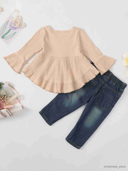 Ensembles de vêtements Bébé fille 2pcs côtelé à manches longues haut déchiré denim jeans ensemble décor à volants tenues décontractées vêtements pour enfants en bas âge pour le printemps R231127