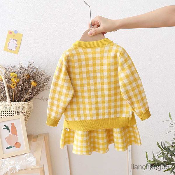 Vêtements Ensembles Bébé Fille Vêtements D'hiver Nouveau Pull Ensemble Plaid Tricoté Épais Chaud Pull Jupe Enfants Printemps Vêtements Costume R230805