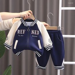 Kledingsets Babymeisjes en jongens Luxe designerkleding 2024 Lente Korea-stijl Gesplitst Letter Vest met lange mouwen Jassen Broeken Vrije tijd