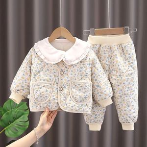 Kledingsets Babymeisjes Katoenen gewatteerde jasset Winter Dikke warme bloemenprint Gewatteerde jas Broek 2-delige Schattige kinderen Casual kleding 231130