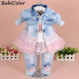Kledingsets Baby meisjes denim 3-delige kledingsets herfst kind mode jas tops broek trainingspakken lente kinderen casual outfits 231211
