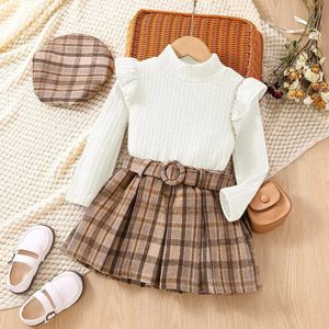 Ensembles de vêtements Bébé filles printemps automne à volants à manches longues hauts solides + jupe plissée à carreaux + ceinture + béret costume quatre pièces 2-7 ans costume de vêtements pour enfants 230927