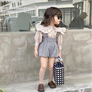 Kledingsets Baby Kids Set Mode 2024 Zomer Meisjes Ruche Kraag Shirt Plaid Bud Shorts Bib Pak Kleding