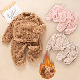 Ensembles de vêtements Ensemble de pyjamas pour bébé automne hiver flanelle chaud costume de service à domicile pour enfants ensemble deux pièces garçons et filles pyjamas en peluche de couleur unie 231010