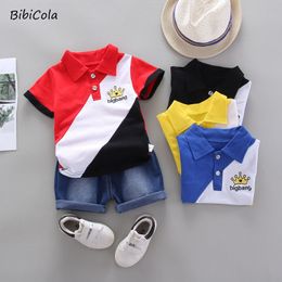 Conjuntos de ropa BibiCola Ropa de bebé Verano Niños Moda Corbata Camisetas raya Corta 2 piezas Traje Niños para Bebe 230322