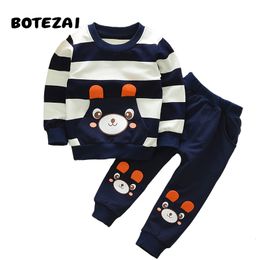 Kledingsets BOTEZAI Babyjongenskleding Lente Herfst Cartoon Beer T-shirt met lange mouwen Broek 2 stuks Pakken Kinderen Meisjes Casual set Sport Trainingspak 230110