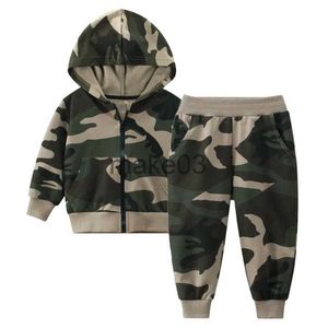 Kledingsets Jongens Kindercamouflagekledingsets Camo-hoodiepak met lange mouwen en capuchon Jas + sportbroek 2023 Lente Herfst J231020