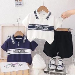 Kledingsets jongenskleding zomer 2024 kinderen polo shirts shorts 2pcs sportpak voor baby t-shirts trainingspakken kinderen joggen outfits 5y