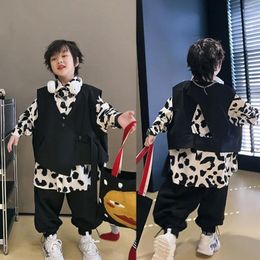 Set di abbigliamento Vestiti per ragazzi Gilet Camicia Set da 2 pezzi Cotone sciolto Versione coreana Gilet Hip Hop Moda Bello Primavera Autunno Abbinamento