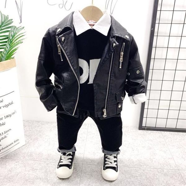 Ensembles de vêtements garçons tenues enfant en bas âge enfants bébé costume garçon vêtements ensemble mode faux cuir manteau chandails tricotés jeans pantalon 3 pièces 26 ans 230818