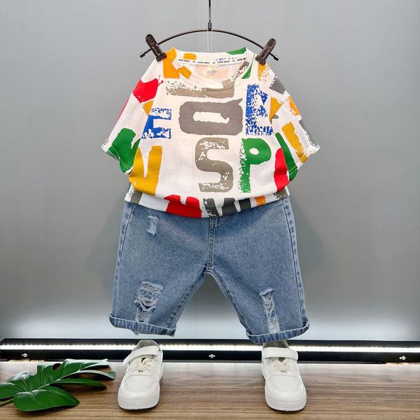 Vêtements Ensembles Boys 'Summer Summer Lettre colorée Tshirt Hole Twopiece Twopiece Korea Style Street Fashion 2023 Children's 230818