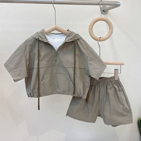 Ensembles de vêtements garçons costumes d'été à manches courtes coréen enfants bébé confortable avec capuche deux pièces mode enfant en bas âge garçon vêtements 230505