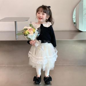 Kledingsets Kinderen 2023 Spring Fashionable Girls Koreaanse stijl kantkraag gebreide vest nep twee gaze rokbroeken kinderen