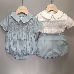 Ensembles de vêtements Boutique pour enfants Vêtements pour garçons et filles Ensemble brodé smocké à la main en coton à manches courtes Costume de vêtements de baptême