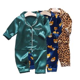 Kledingsets Kinderen Pyjama Set Baby Suit Kinderkleding Peuter jongens meisjes kleding ijs zijden satijnen tops shirts broek huis kinderen pyjama 221007