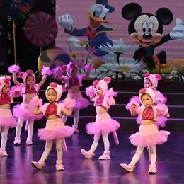Ensembles de vêtements pour enfants Costume de performance du cochon animal: Happy Pink Cartoon Dancing Trio Trio for Kindergarten Set