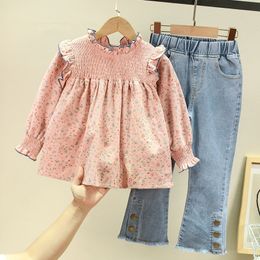 Kledingsets kinderkleding lente herfst bloemen schattig baby shirt denim belt jeans broek casual zoete meiden kledingpak 230516