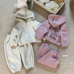 Conjuntos de roupas Children's Fleece Suit Tracksuit Set para menino menina roupas de bebê queda moletom dos desenhos animados urso impressão zíper calças com capuz sportwear 231215