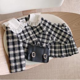 Ensembles de vêtements Printemps et automne pour enfants Costume pour filles Bébé fille en bois bord d'oreille revers mille oiseaux manteau en treillis jupe plissée deux pièces