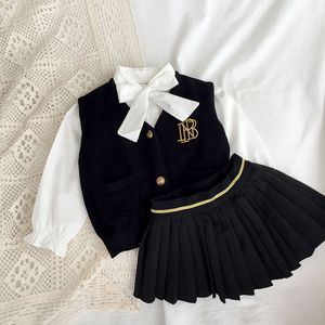 Kledingsets Kinderen Spring herfst Girls Set Vest Shirt Rok V Hek Kraag met één borsten Solid Fashion 230815