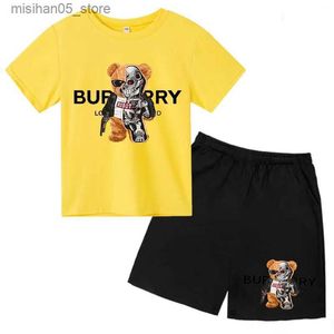 Kledingsets Childrens Machine Bear Drukte jongens/meisjes T-shirt Kindergarten Top+Shorts 2p 3-13y Verjaardagscadeau Casual Fashion Sports Sunshine Set Q240425