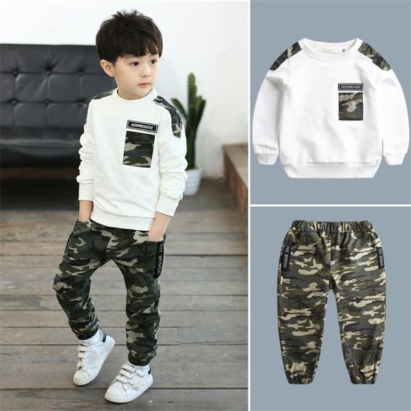 Ensembles de vêtements Ensemble de vêtements de sport pour enfants Vêtements de sport pour garçons Automne Camo Pantalon haut pour enfants 2PCS Ensemble Jeunes garçons Camo Sportswear 230329