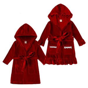 Kledingsets Kerst Familie Bijpassende kinderen Baby Gilrs Jongens Rood Fluwelen Nachthemd Capuchon Winter Kinderen Jassen met lange mouwen Nachtjapon Pyjama's 230907