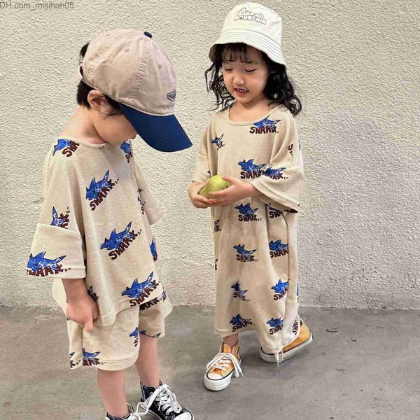 Conjuntos de ropa Conjuntos de ropa Verano Cool Shark Suit Boy 2023 Pullover Camiseta Carta Shorts Grils Vestidos sueltos y cómodos Hermanos Moda Ropa linda Z230703